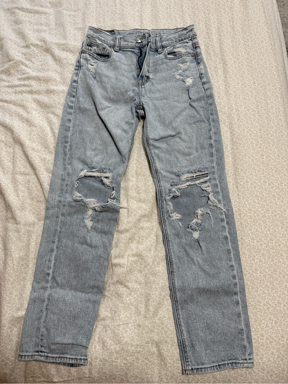 American Eagle Outfitters Light Wash Distressed Straight Leg Jeans